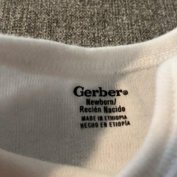 Boy’s Carter’s/Gerber Onesie & Joggers (6 pieces) - Picture 9 of 12